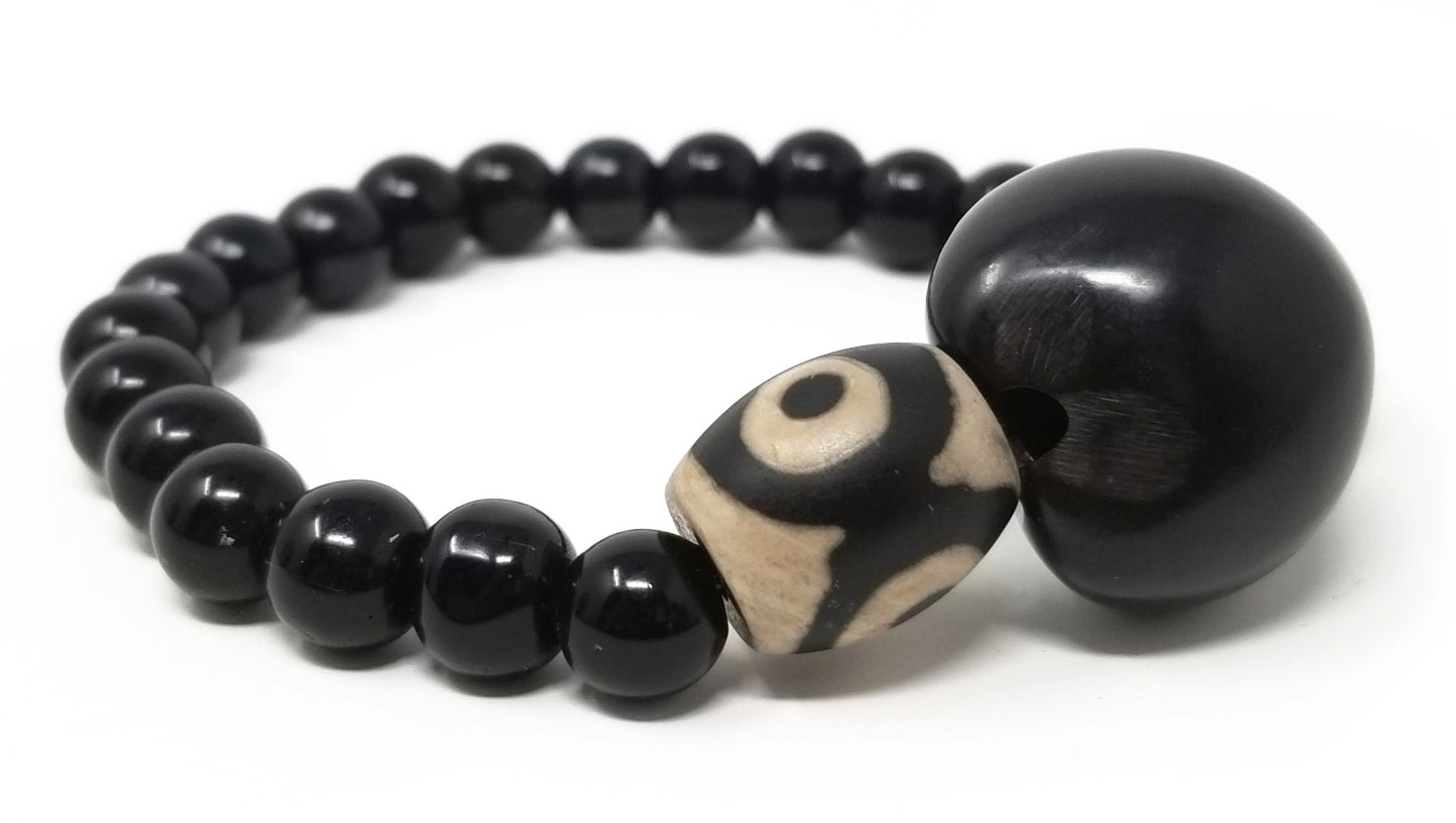 'Chidi' Gemstone Tribal Kukui Nut Bracelet in Black Onyx