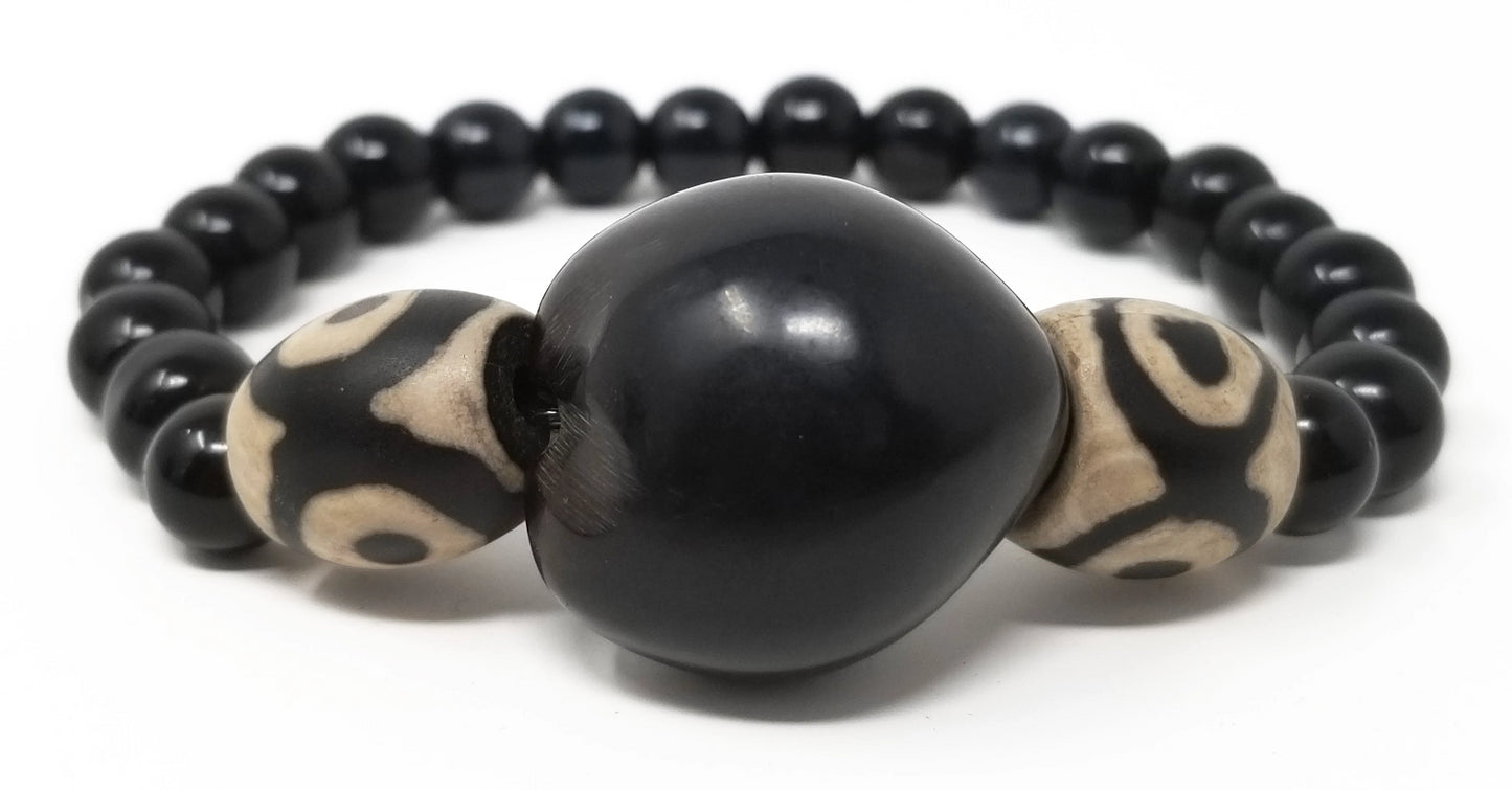 'Chidi' Gemstone Tribal Kukui Nut Bracelet in Black Onyx