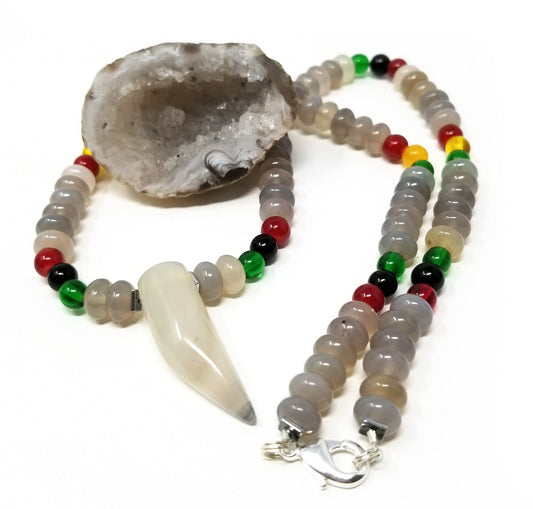 'Jata' Agate Pendant Necklace in Gray