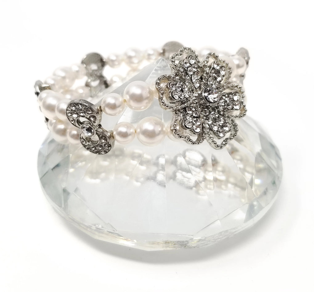 'Penda' Crystal Flower Pendant Bracelet in White Pearl