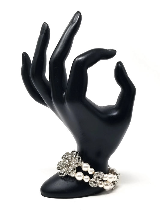 'Penda' Crystal Flower Pendant Bracelet in White Pearl