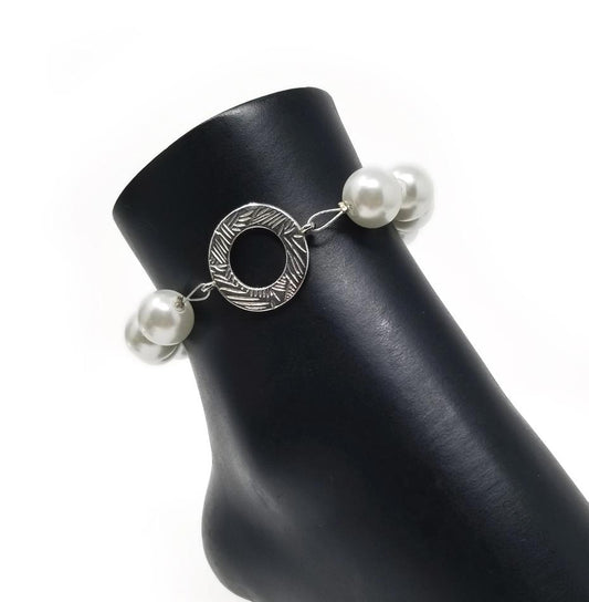 'Akeyo' Faux Pearl Anklet in White and Silver