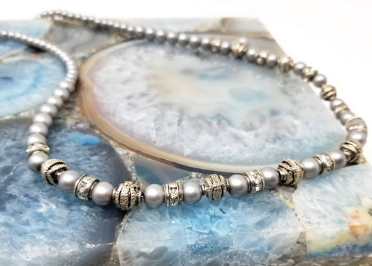 'Baridi' Crystal Necklace in Silver Pearl
