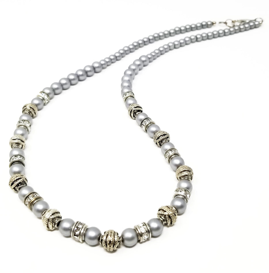 'Baridi' Crystal Necklace in Silver Pearl