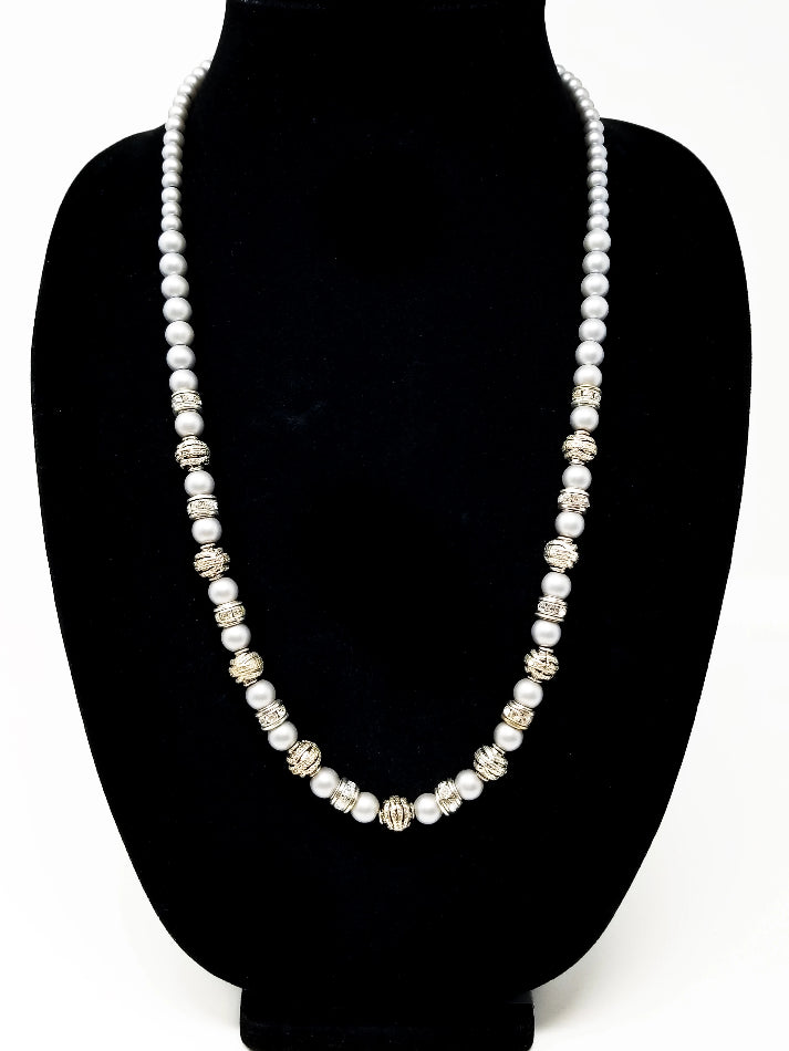 'Baridi' Crystal Necklace in Silver Pearl