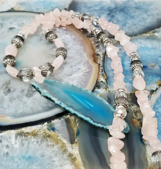 'Kali' Blue Agate Pendant Necklace in Rose Quartz