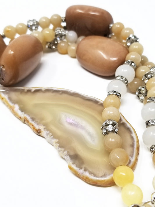 'Malika' Agate Pendant Necklace in White Quartz